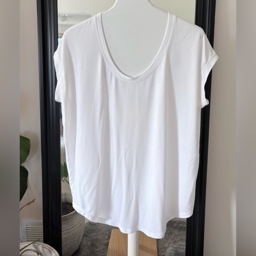ATHLETA White Short Sleeve Scoop Neck T-Shirt